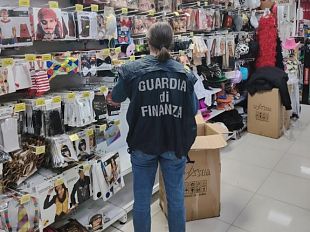 sequestrati-45mila-articoli-di-carnevale-e-giocattoli-pericolosi-in-4-negozi-gestiti-da-cinesi
