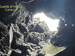 rinvenuti-resti-umani-in-una-grotta-alle-pendici-delletna