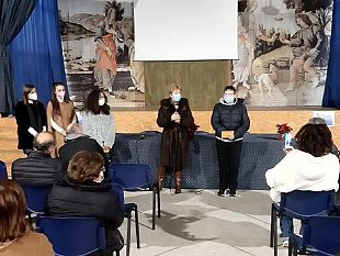 intitolato-il-laboratorio-linguistico-del-plesso-medi-a-francesca-montoleone