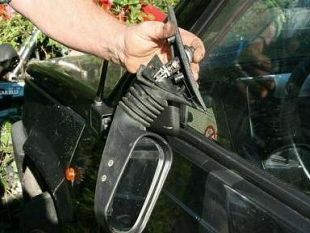 mazara-notti-illegali-auto-danneggiate-atti-vandalici-e-risse