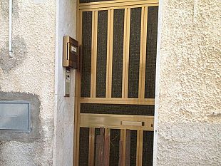 video-mazara-colpi-di-pistola-ad-una-porta-di-una-casa-in-via-tripoli