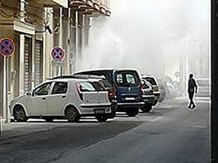 marsala-auto-in-fiamme-nel-centro-storico-autocombustione