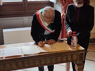 il-sindaco-alfano-in-prefettura-per-la-cerimonia-in-ricordo-della-shoah