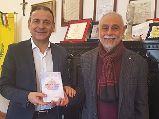 mazara-donato-al-sindaco-un-libro-di-prem-rawat