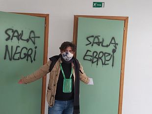 video-mazara-scritte-razziste-e-atti-vandalici-nel-plesso-scolastico-rizzo-marino