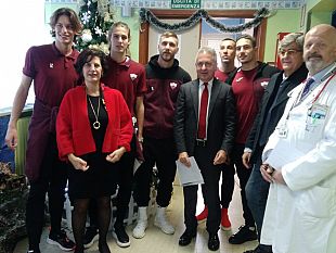 santantonio-abate-bambini-ricoverati-in-festa-per-la-visita-del-trapani-calcio