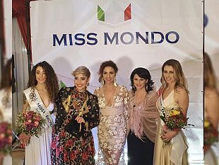 le-palma-bags-e-i-gioelli-giufe-a-messina-per-la-finale-regionale-di-miss-mondo