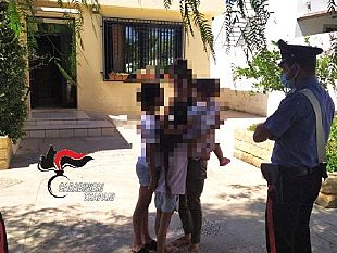 mazara/riabbracciano-la-madre-i-figli-del-ricercato-arrestato-pochi-giorni-fa-a-mazara