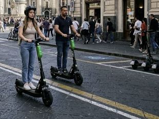 monopattini-dal-16-maggio-scatta-la-targa-obbligatoria-ma-e-caos-ritardi