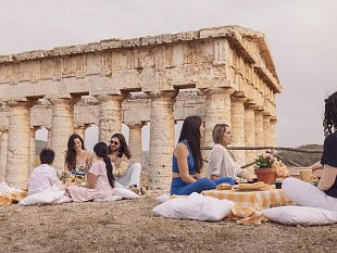 visite-sonore-e-picnic-guardando-il-tempio-dorico-di-segesta