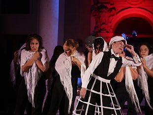 san-vito-lo-capo-in-scena-lo-spettacolo-sala-per-signore-fimmina-sicilia-a-racconto-per-filo-e-per-segno