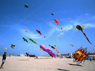 san-vito-lo-capo-dal-21-al-25-maggio-6-festival-internazionale-degli-aquiloni-emozioni-a-naso-in-su