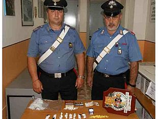 castelvetrano-il-cane-derby-fiuta-piu-di-50-dosi-due-arresti-dei-carabinieri