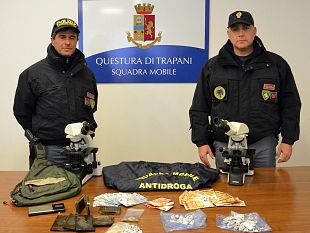 spacciava-dagli-arresti-domiciliari-cocaina-e-hashish-arrestato-dalla-polizia-di-stato