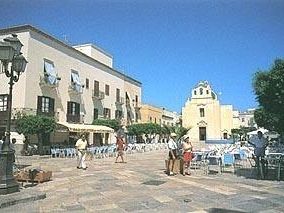 afflusso-dei-veicoli-sull-isola-di-favignana-per-la-stagione-turistica-in-corso-emesso-il-decreto