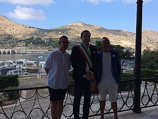 oggi-a-favignana-la-prima-unione-civile-tra-persone-dello-stesso-sesso-celebrata-dal-sindaco