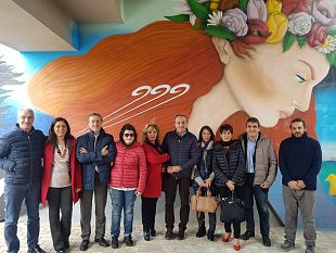 video-cgil-cisl-e-uil-insieme-al-trapani-calcio-colorano-il-muro-dellindifferenza