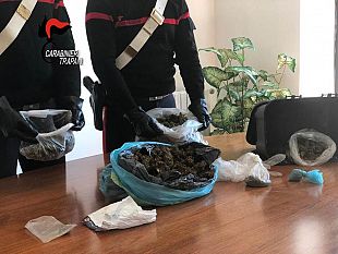 alcamo-deteneva-quasi-un-kilo-di-marijuana-in-casa-arrestato-dai-carabinieri