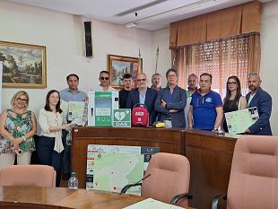 campobello-donati-e-collocati-in-citta-altri-due-defibrillatori