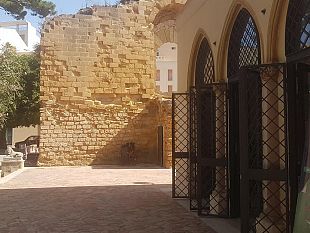 oltre-ai-rifiuti-rimossi-come-per-magia-anche-i-cassonetti