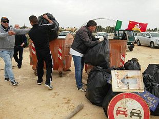 volontari-ripuliscono-tratto-costa-boccarena-noi-amiamo-la-citta-mazara-non-e-una-capitale-e-abbandonata