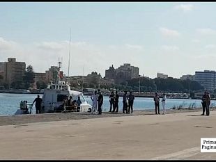 video-mazara-13-giovani-migranti-intercettati-su-una-secca-a-capo-feto