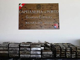 mazara-del-vallo-sequestrati-81-kg-di-hashish-dalla-guardia-costiera-di-mazara-del-vallo