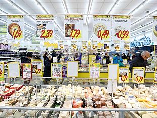 ultime-della-sera-la-pandemia-i-poveri-e-i-veleni-a-prezzi-stracciati