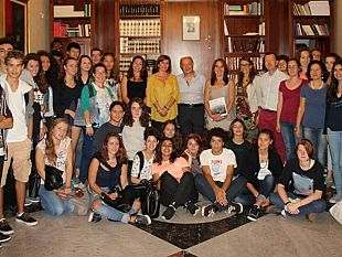 studenti-francesi-in-visita-al-comune-si-sono-incontrati-col-sindaco-alberto-di-girolamo