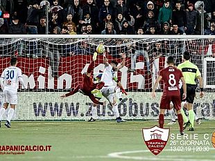 freed-from-desire-si-trasforma-in-un-coro-che-fa-sognare-una-citta