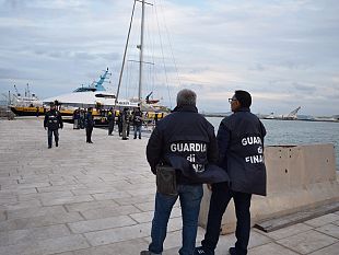 operazione-libeccio-international-sequestrate-altre-6-tonnellate-di-hashish-trasportate-da-un-veliero