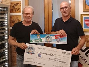 solidarieta-su-due-ruote-il-vespa-club-mazara-del-vallo-dona-500-euro-alla-fondazione-tommasino-bacciotti