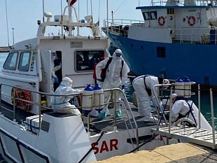 mazara/la-guardia-costiera-di-mazara-salva-migrante-colpito-da-arresto-cardiaco