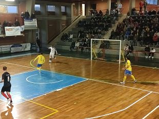 il-futsal-mazara-torna-alla-vittoria-manita-in-casa-al-regalbuto-futsal