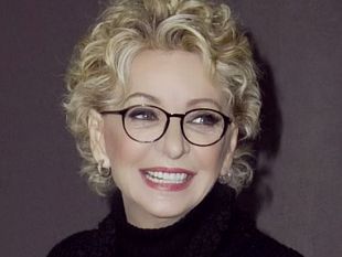 enrica-bonaccorti-icona-di-stile-e-intelligenza-della-tv-italiana