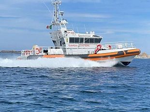 trapani/trapani-imbarcazione-a-vela-incagliata-alla-colombaia-in-salvo-le-2-persone-presenti-a-bordo