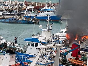 mazara/mazara-incendio-a-un-peschereccio-nota-della-capitaneria-di-porto