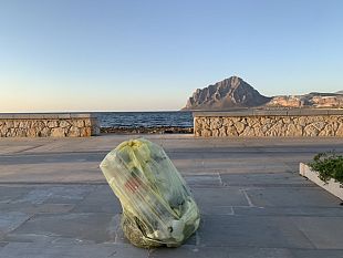 valderice-rifiuti-abbandonati-dopo-una-domenica-al-mare
