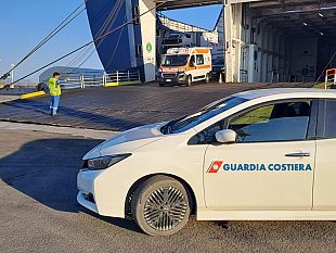 trapani-la-guardia-costiera-soccorre-una-passeggera-per-parto-prematuro-a-bordo