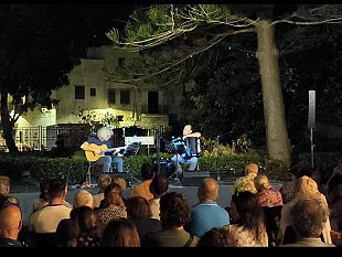 grande-successo-per-il-primo-appuntamento-egadi-euphoria-un-viaggio-di-suoni-e-colori