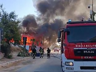 tre-fontane-fiamme-distruggono-il-monnalisa-lo-storico-lido-chiude-a-data-da-destinarsi