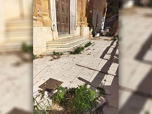 mazara-alta-selvaggia-vegetazione-e-degrado-in-piazza-santa-veneranda