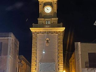ultimato-il-restauro-della-torre-dellorologio-via-i-lavori-per-piazza-mercato