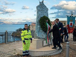 a-castellammare-si-celebra-la-giornata-in-memoria-dei-marinai-scomparsi-in-mare