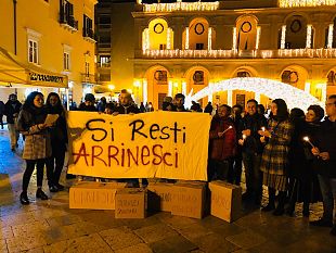 marsala-salemi-mazara-si-resti-arrinesci-illumina-la-sicilia-in-tutta-lisola-migliaia-di-fiaccole-per-contrastare-lemigrazione-giovanile-forzata