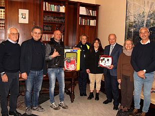 lazienda-fabriziocar-ha-donato-un-defibrillatore-al-comune-di-marsala