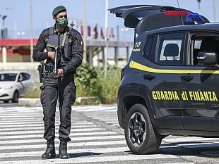 operazione-gdf-di-trapani-sequestrati-15-kg-di-hashish-e-200-g-di-cocaina