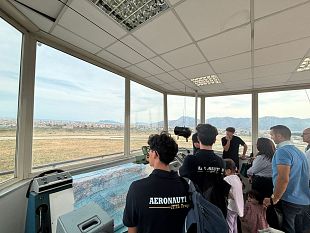 vie-dei-tesori-gli-studenti-della-sezione-aeronautica-del-nautico-m-torre-allaeroporto-di-palermo-boccadifalco