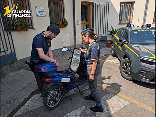 sequestrati-dalla-gdf-migliaia-di-scooter-elettrici-venduti-come-biciclette-elettriche