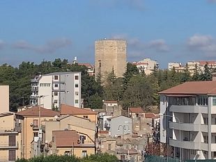 enna-giornata-dellautismo-la-torre-si-colora-di-blu